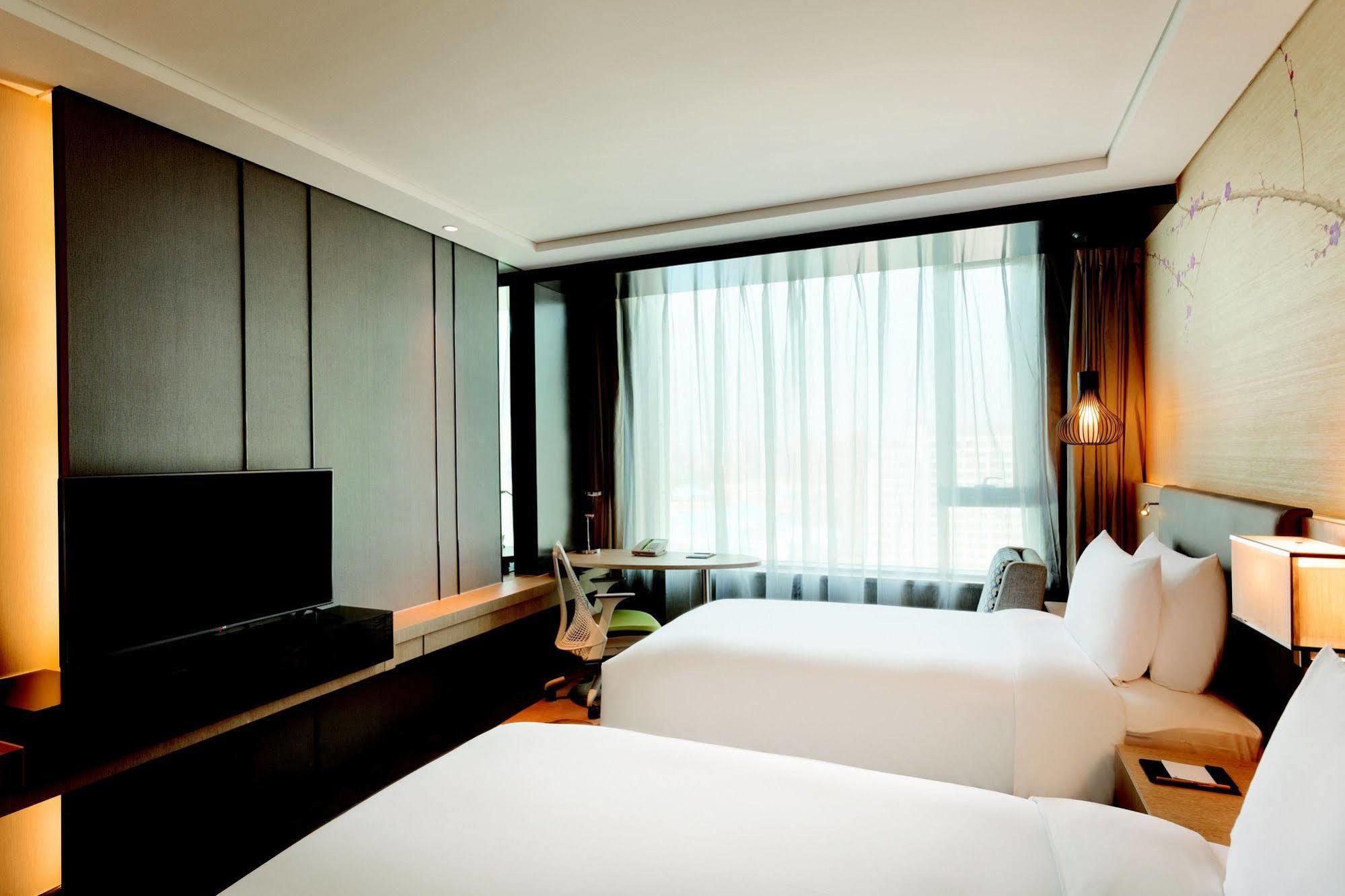 Hilton Garden Inn Dandong Exterior photo